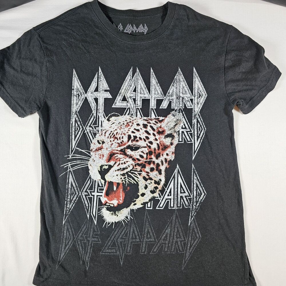 Def Leppard Shirt Mens Small Black Leopard Graphic Rock Band Tee T-Shirt